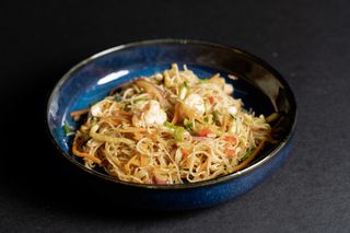 037. Menù tradizionale spaghetti di riso con frutti di mare