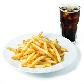 32. Patatas Fritas Y Bebida