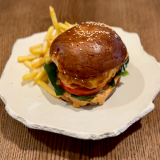 Бургер з мармуровою яловичиною