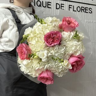 5 гортензій 5 голландських троянд 5 фрезій