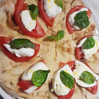 Focaccia Caprese de Bufala 32cm.