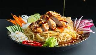 Pui chinezesc cu spagehete si legume 280 g