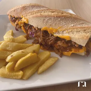 Bocadillo De Costilla De Cerdo Deshuesada
