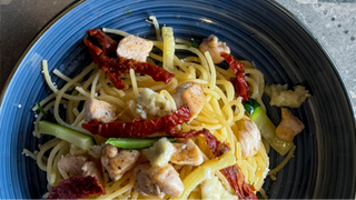 Pasta Pollo e pomodori secchi