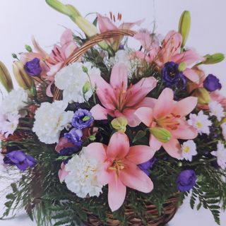 Cesta Del Lilium Y Otras Flores