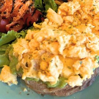 Tosta de Abacate e Ovo