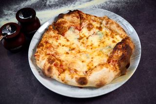 Pizza quattro formaggi Ø 32cm