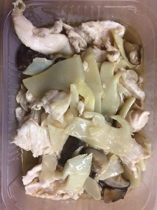 45 Pollo con funghi e bambù