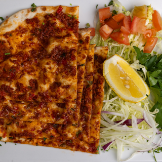 Lahmacun Cortada