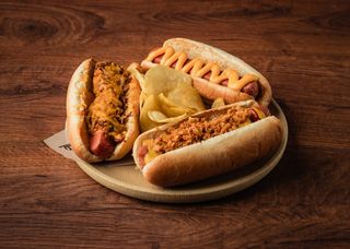 55. Hot Dog Con Salsa Bbq
