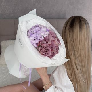 Букет  "Гортензія (1) з трояндою Меморі (7)" 