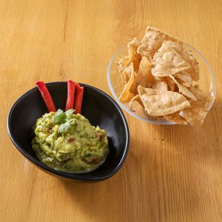 Nachos con guacamole