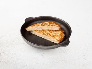 Стейк зі свинини у сирно-цибулевому клярі