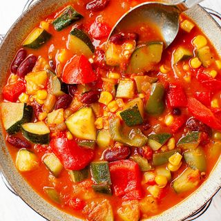 ZUPA GULASZOWA Z GRZANKAMI