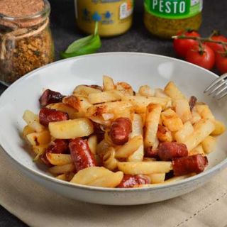 Смажена картопля з мисливськими ковбасками