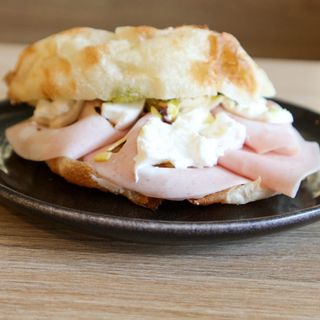 Pinsa Romana de Mortadella