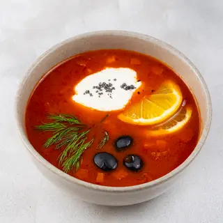 Солянка мясная с подкопченной сметаной (350 гр.)