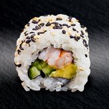 Урамаки Скарида, авокадо и краставица (90г)