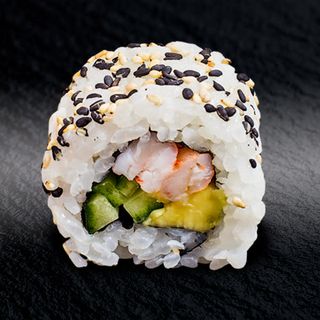 Урамаки Скарида, авокадо и краставица (90г)