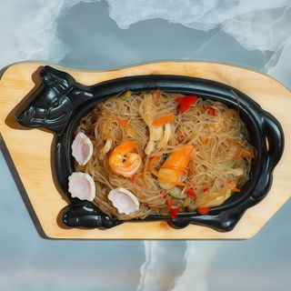 Spaghetti di soia con frutti di mare alla piastra