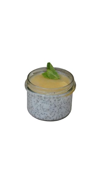 Kremowy puddging chia jogurtowo gruszkowy