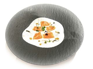 173. Carpaccio salmone burrata