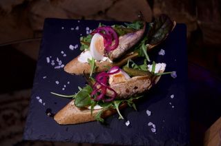 Брускети зі шпротами