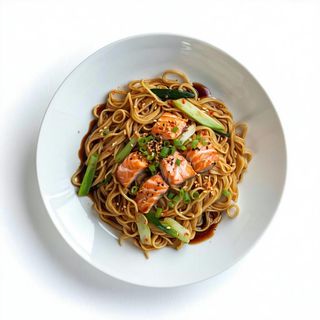 Noodles yakisoba salmone