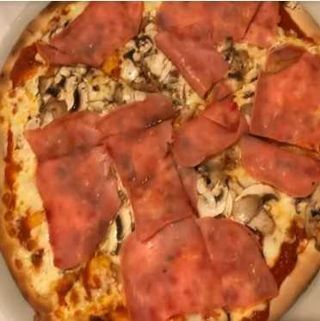 Pizza de Prosciutto e Funghi
