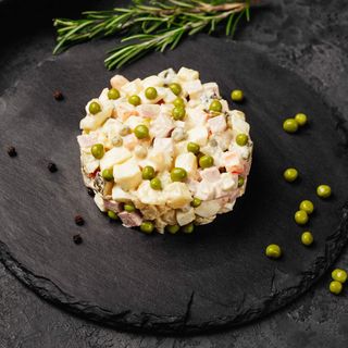 Салат "Олів`є" з ковбасою, 100г