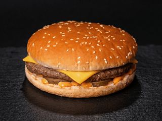Чизбургер Яловичий з огірочками (243g)