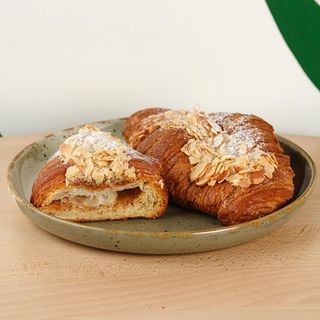 Круасан мигдаль