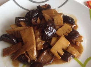 Bambú Y Setas Chinas Salteadas