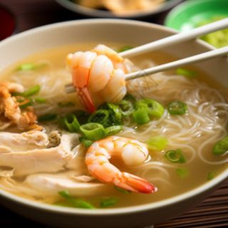 Brodo di spaghetti con frutti di mare