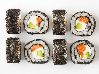 Філадельфія в кунжуті з лососем XL (275g)