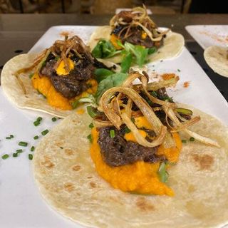 Tacos De Cochinita Pibil En Achiote