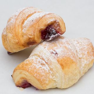 Mini kroasan sa višnjom