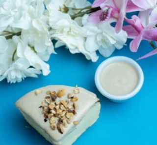 Fluffy Grand Modèle Avec Topping Bueno