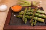 Espárragos Trigueros Con Romesco