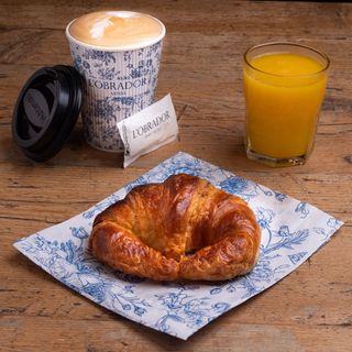 Croissant + Café + Zumo de Naranja Natural