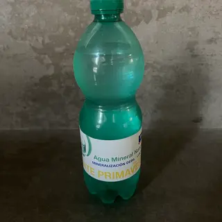 AGUA CON GAS