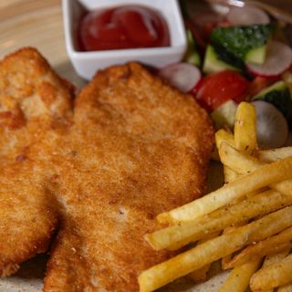 Șnițel de porc cu cartofi 