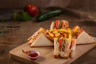 Sandwich Club de Pollo Mayonesa