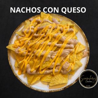 NACHOS CON QUESO