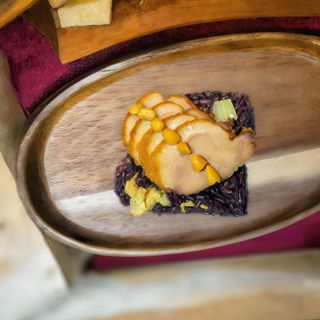 6H. Arroz Negro Natural Salteado con Pato Asado