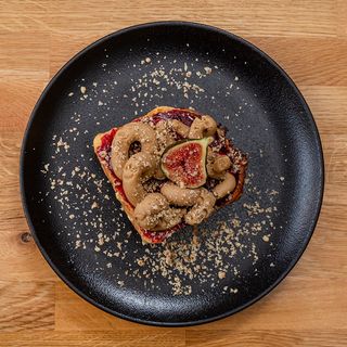 Chałka z kremem kasztanowym