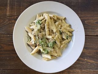 Makaron śmietanowy z kurczakiem