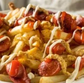 SALCHIPAPAS CON BACÓN 