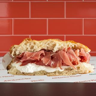 Schiacciata salume e formaggio