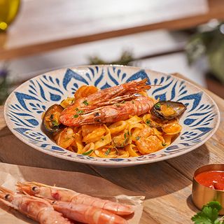 FETTUCCINE FRUTTI DI MARE E GAMBERI
